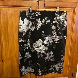 NYCC large metallic below the knee stretchy skirt